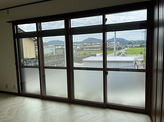 インプラス